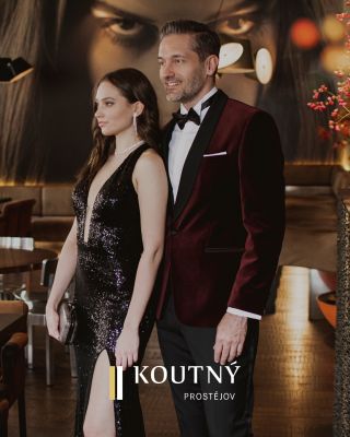 PLESOVÁ SEZÓNA je tady. Vyberte si u nás oblek nebo smoking a užijte si večer ve stylu. ✨ #plesovasezona #oblek #ples...